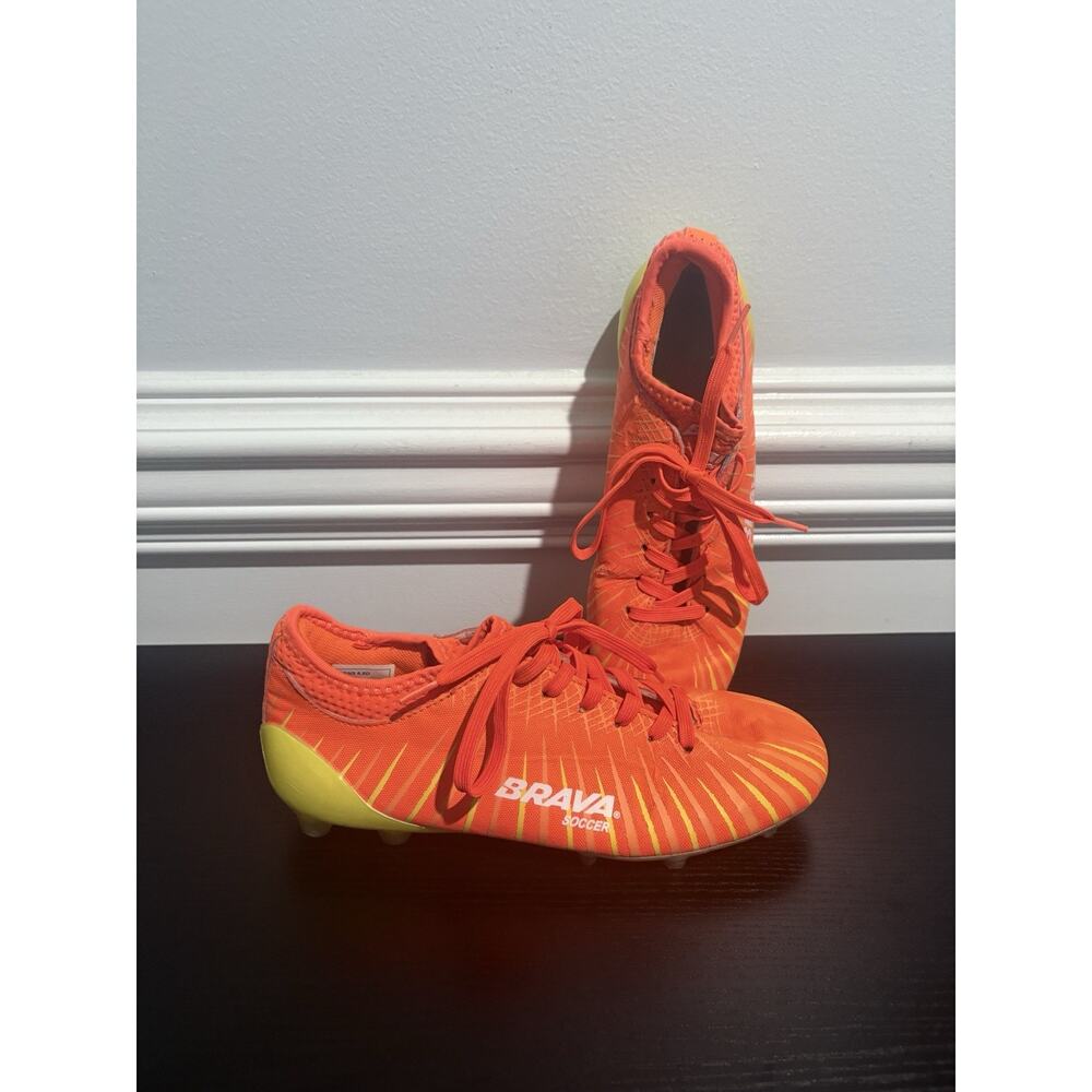Brava Men’s Neon Orange & Yellow Soccer Cleats, Size 6.5D